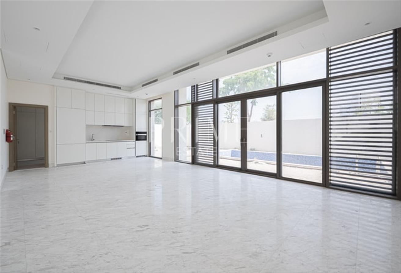 Bright 4BR Villa | Private Pool | Prime Location photo 2