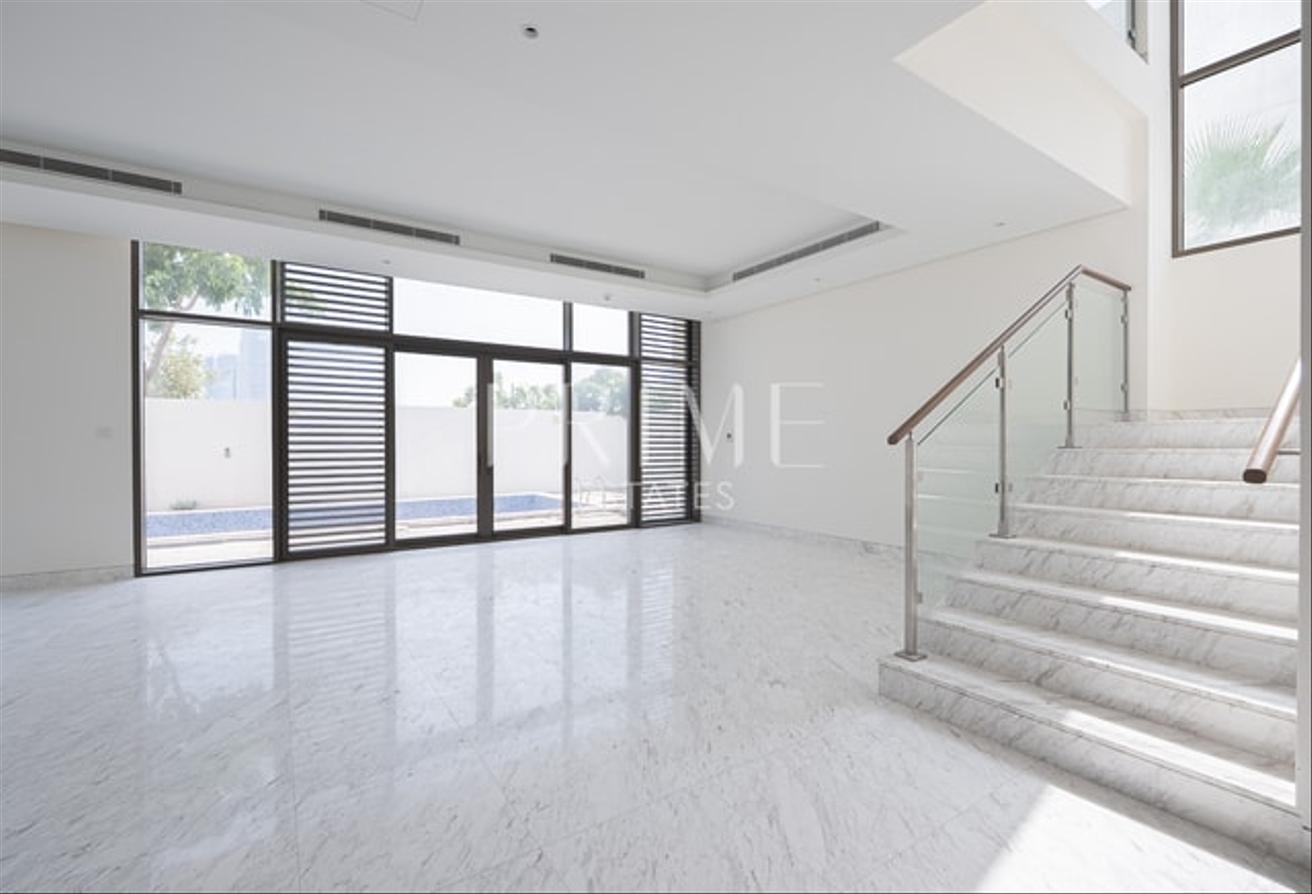 Bright 4BR Villa | Private Pool | Prime Location photo 4
