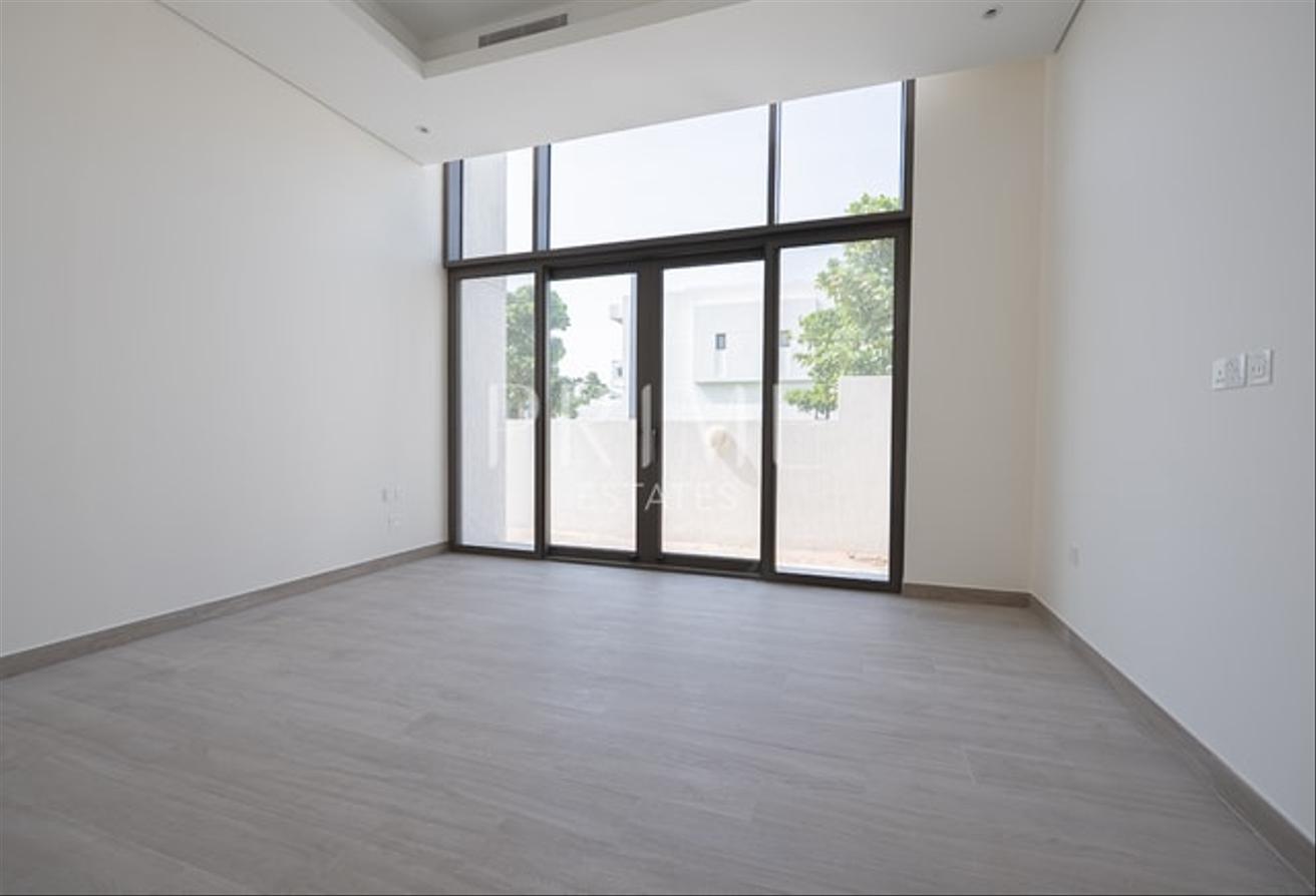 Bright 4BR Villa | Private Pool | Prime Location photo 11