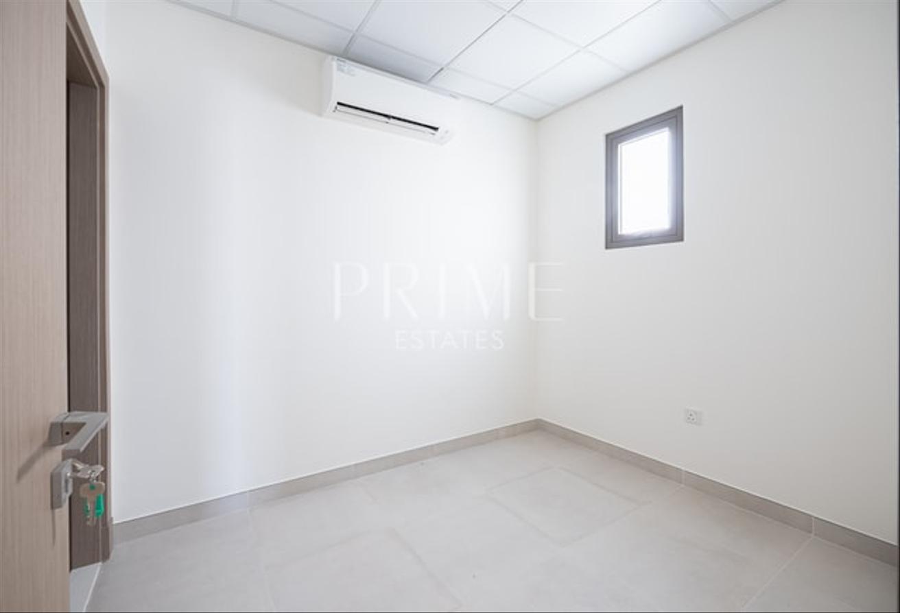 Bright 4BR Villa | Private Pool | Prime Location photo 23