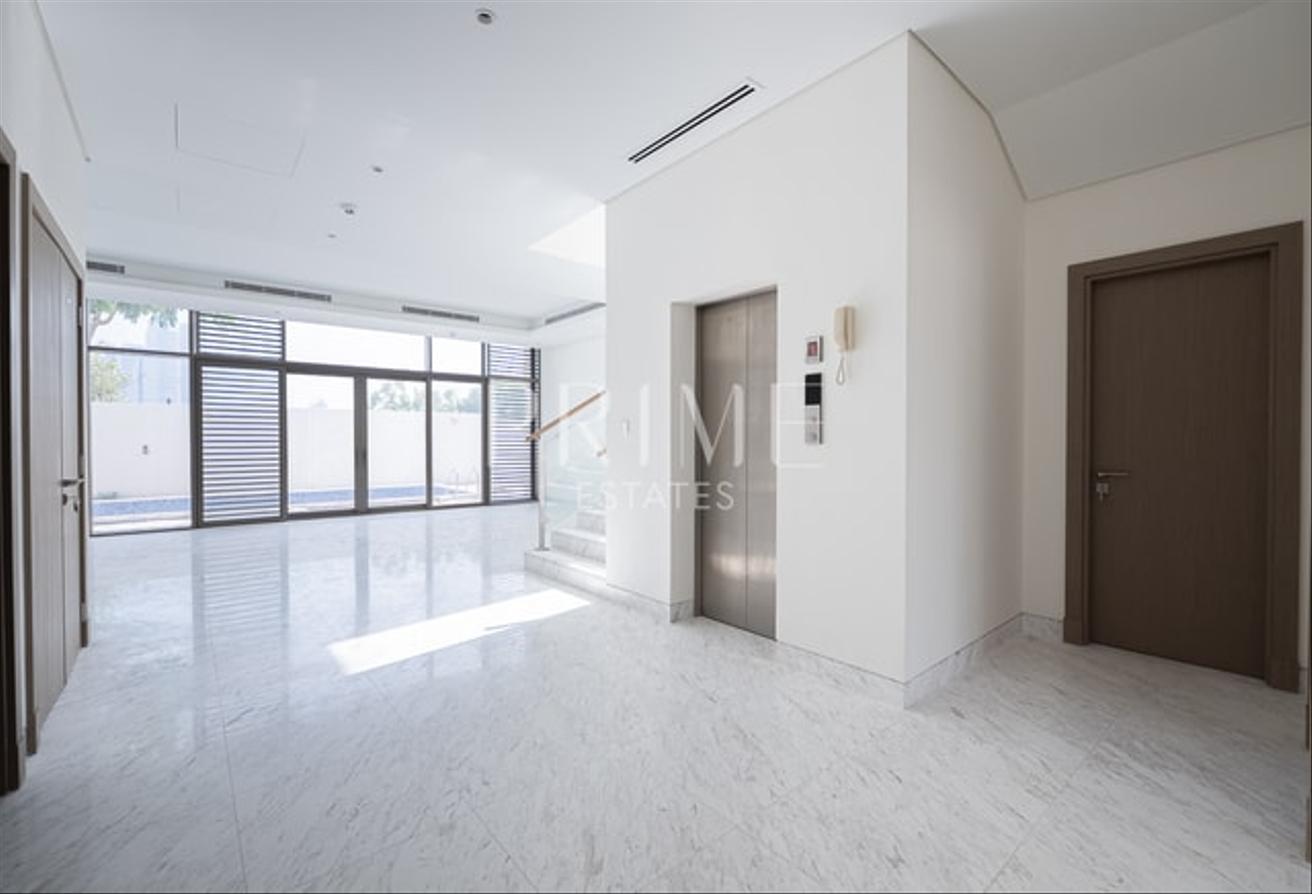 Bright 4BR Villa | Private Pool | Prime Location photo 5