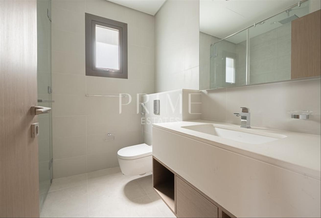 Bright 4BR Villa | Private Pool | Prime Location photo 6