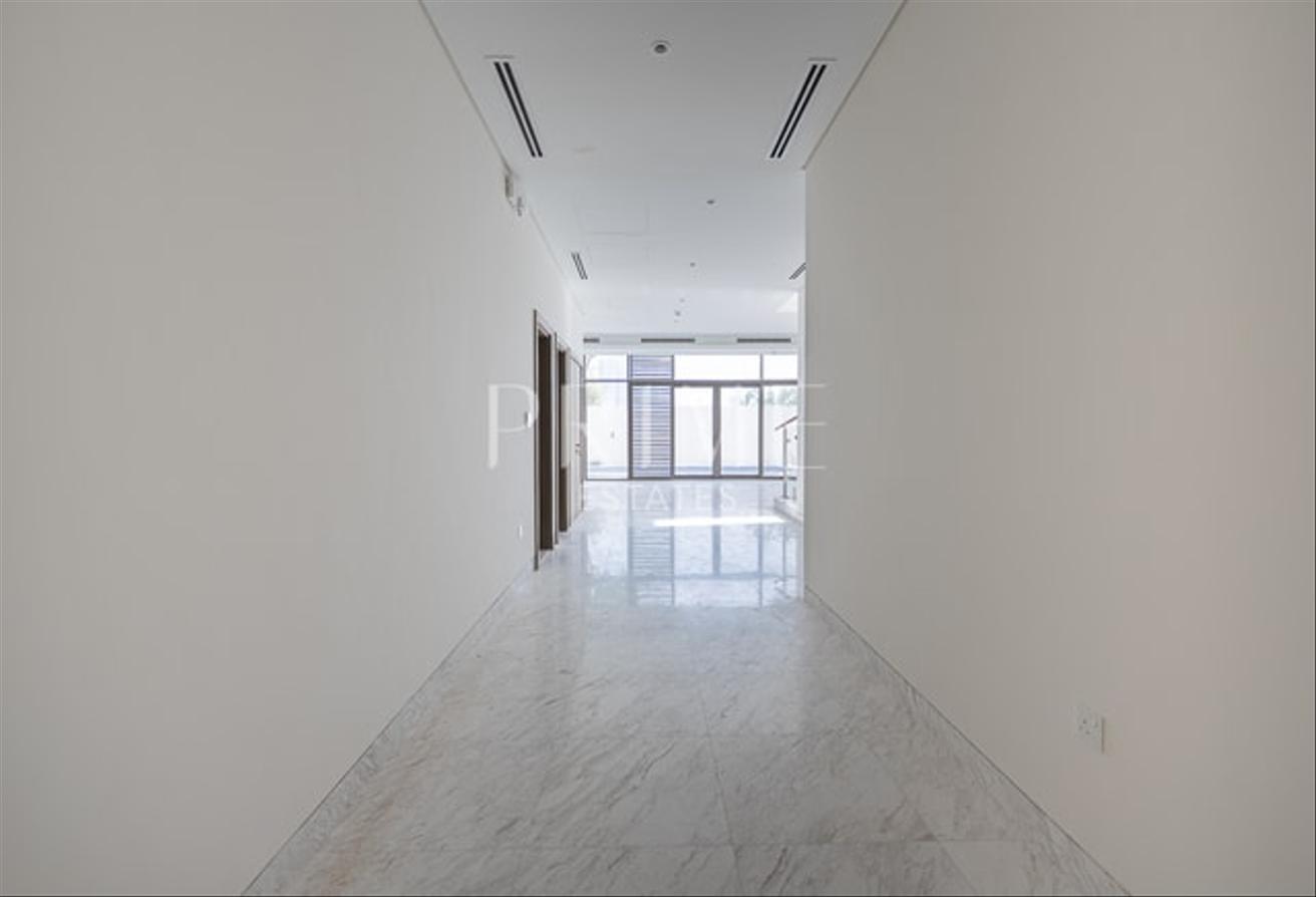 Bright 4BR Villa | Private Pool | Prime Location photo 14