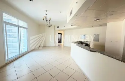Apartment - 3 Bedrooms - 3 Bathrooms for rent in Mazaya 7 - Queue Point - Liwan - Dubai