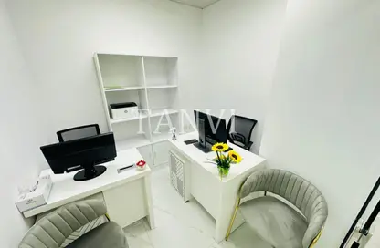 مكتب - غرفة نوم - 1 حمام للايجار في ريم ريزدنسي - الكرامة - دبي
