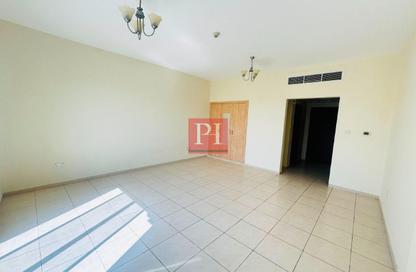 Apartment - Studio - 1 Bathroom for rent in Building IC1-EMR-14 - Emirates Cluster - International City - Dubai