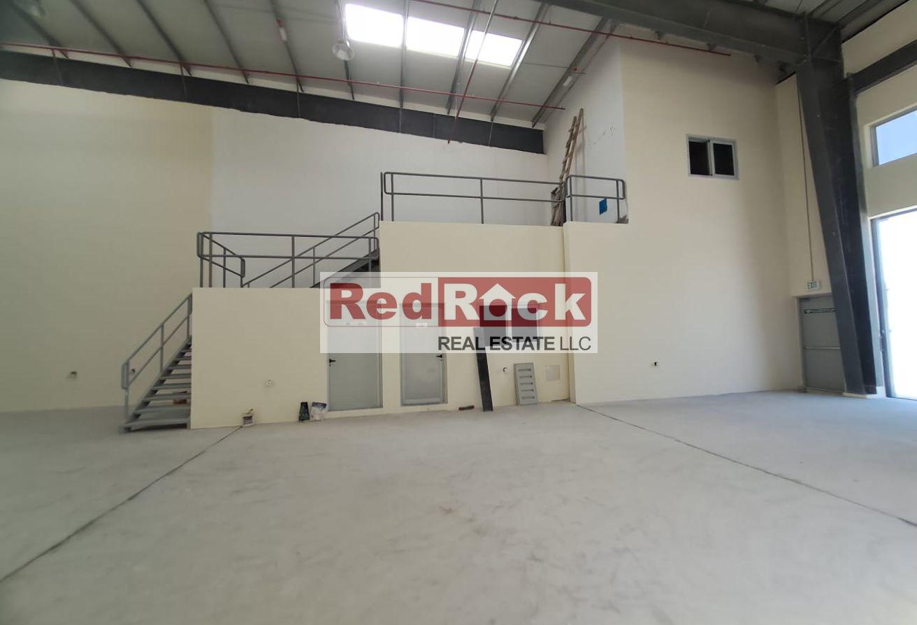 3900 Sqft Pillar Free Warehouse with 27 KW Power