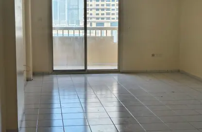 Apartment - 3 Bedrooms - 3 Bathrooms for rent in Queen Tower - Al Qasba - Sharjah