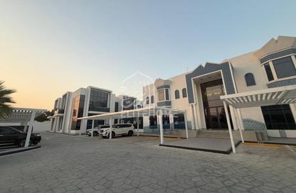 Apartment - 3 Bedrooms - 5 Bathrooms for rent in Al Mirgab - Al Heerah - Sharjah Apartment - 3 Bedrooms - 5 Bathrooms for rent in Al Mirgab - Al Heerah - Sharjah