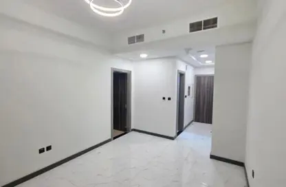 شقة - غرفة نوم - 1 حمام للايجار في برج روكان B - برج روكان - روكان - دبي لاند - دبي