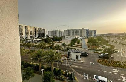 Apartment - 3 Bedrooms - 4 Bathrooms for rent in Waters Edge - Yas Island - Abu Dhabi