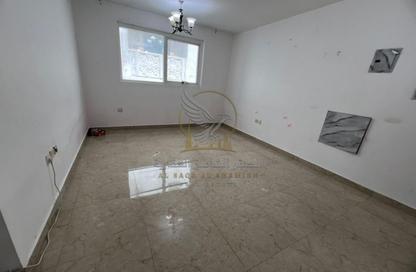 Apartment - 1 - 2 for rent in Al Qulayaa Building - Al Qulaya'ah - Al Sharq - Sharjah Apartment - 1 - 2 for rent in Al Qulayaa Building - Al Qulaya'ah - Al Sharq - Sharjah