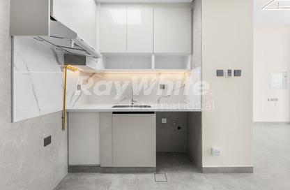 Apartment - Studio - 1 for rent in Garnet Building - Jumeirah Garden City - Al Satwa - Dubai