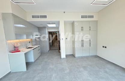 Apartment - Studio - 1 for rent in Garnet Building - Jumeirah Garden City - Al Satwa - Dubai