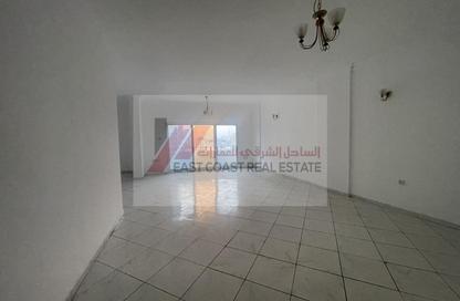 Apartment - 3 - 4 for rent in Downtown Fujairah - Fujairah