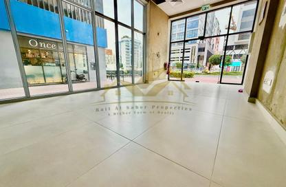 Shop - Studio - 2 Bathrooms for rent in Jumeirah Garden City - Al Satwa - Dubai