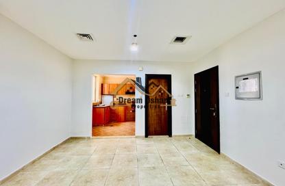 Apartment - 1 - 1 for rent in Al Thuraya Building - Dubai Silicon Oasis - Dubai