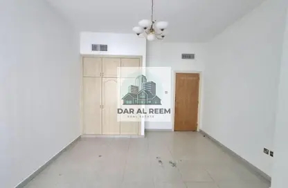 شقة - غرفة نوم - 1 حمام للايجار في شارع التعاون الجديد - التعاون - الشارقة