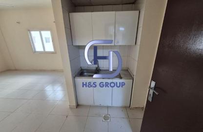Apartment - Studio - 1 Bathroom for rent in Muwailih Building - Muwaileh - Sharjah
