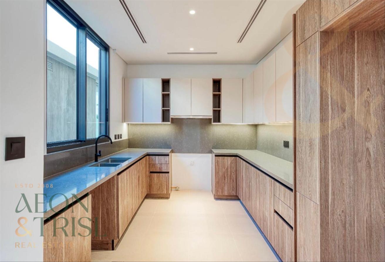 5 Bedroom Villa | Vacant | Spacious Layout photo 7