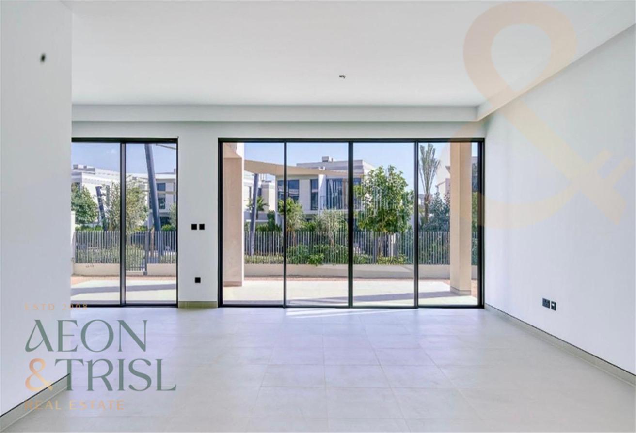 5 Bedroom Villa | Vacant | Spacious Layout photo 4