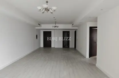 شقة - 2 غرف نوم - 3 حمامات للايجار في أبراج رياح - القرية التراثية - دبي