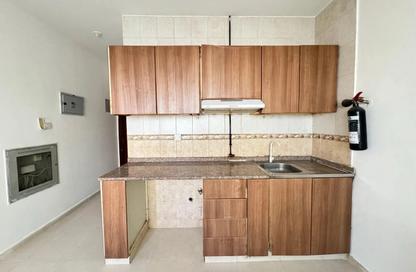 Apartment - Studio - 1 for rent in Muwailih Building - Muwaileh - Sharjah