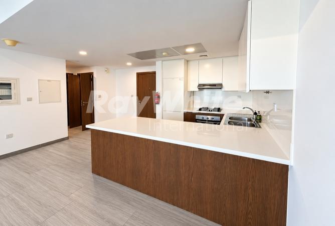 Spacious 1BR | Huge Balcony | High Floor photo 3