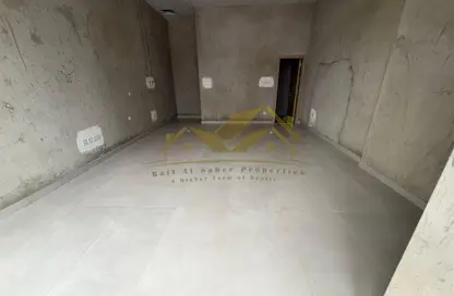 متجر - استوديو - 1 حمام للايجار في جميرا جاردن سيتي - السطوة - دبي