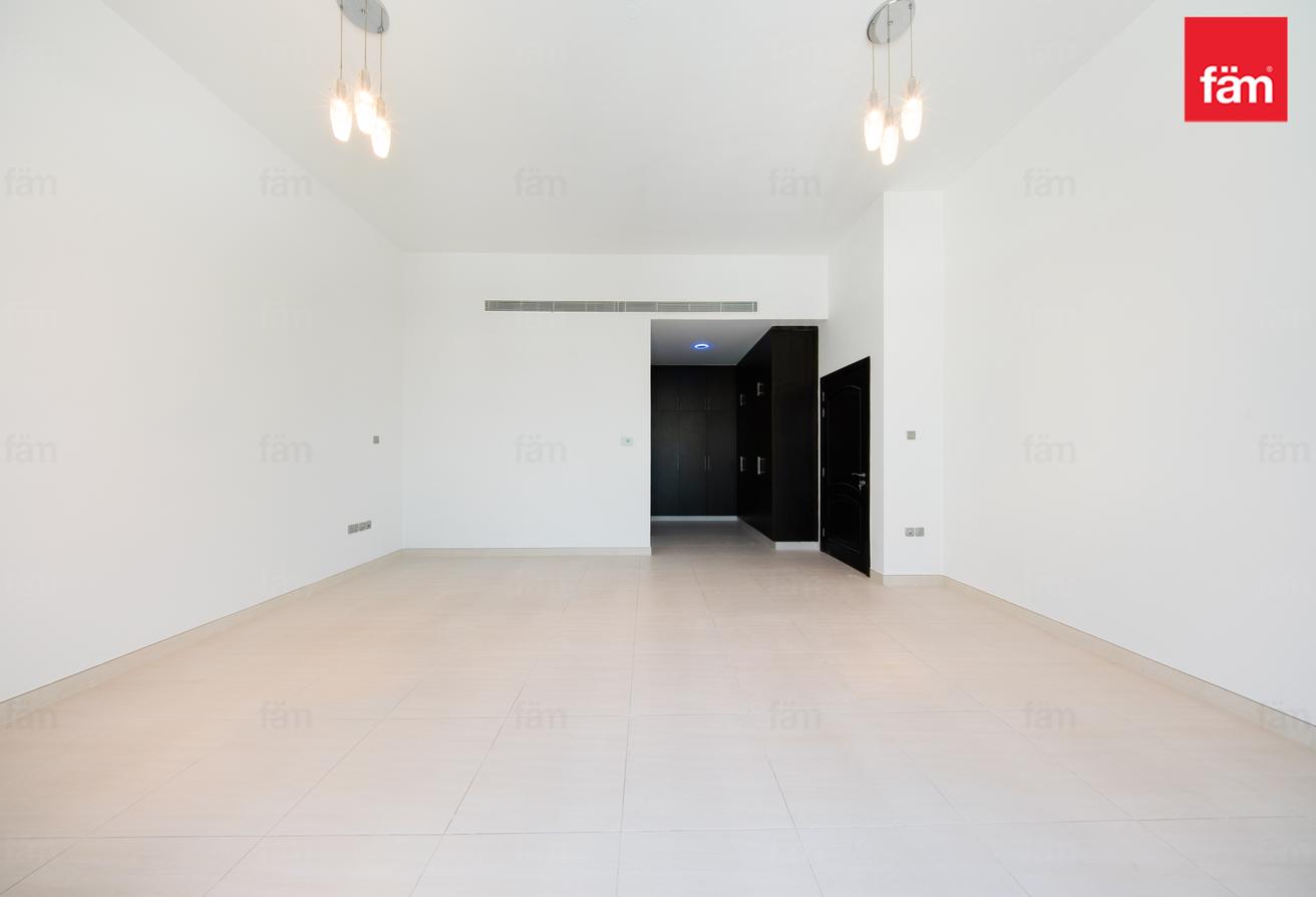 Suburban villa for family, easy access to the city photo 19
