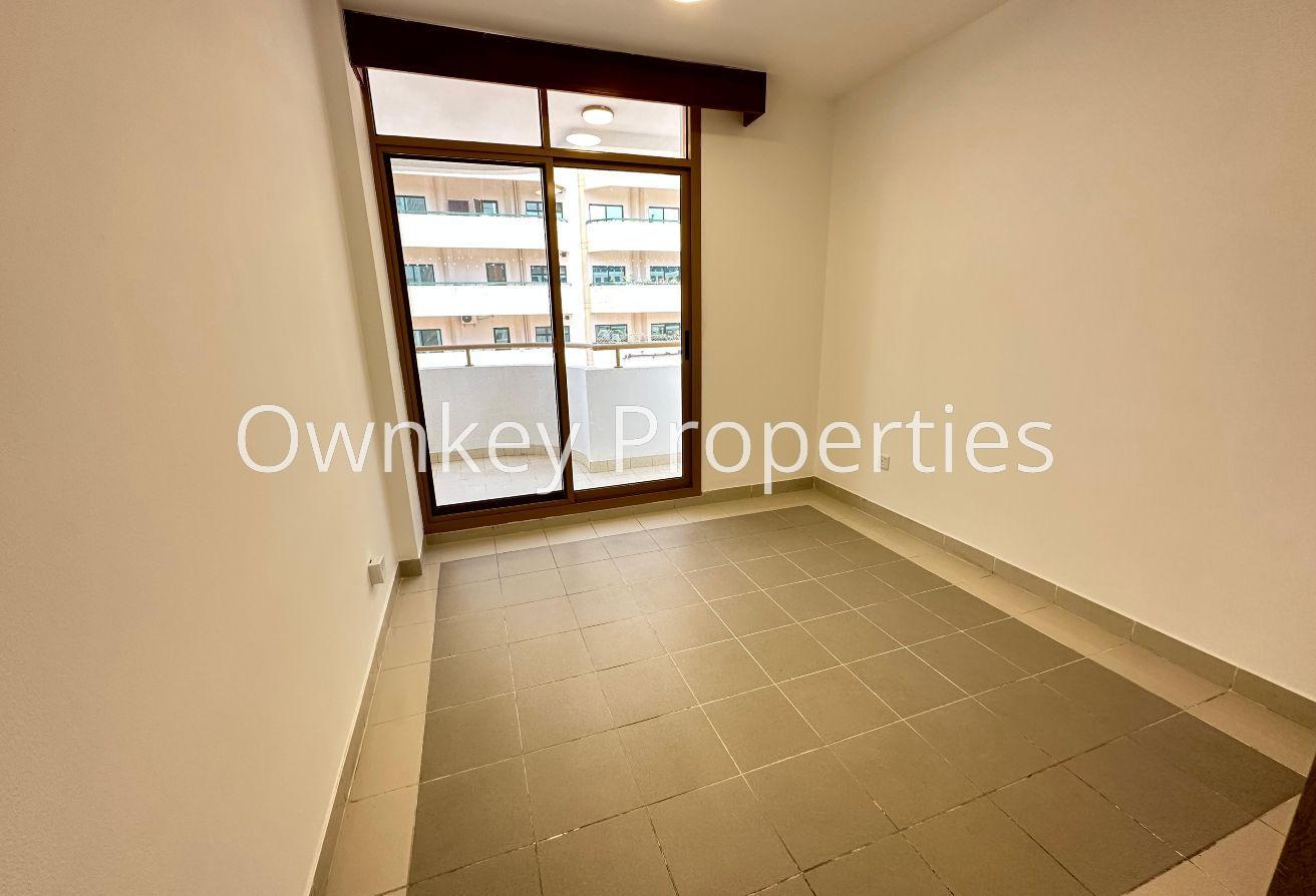 Open View/1BHK With Balcony/Close To Burjman photo 9