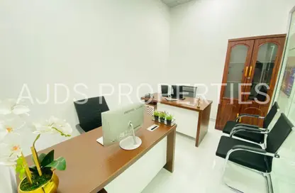 مكتب - غرفة نوم - 1 حمام للايجار في ريد اڤينيو - منطقة القرهود - دبي