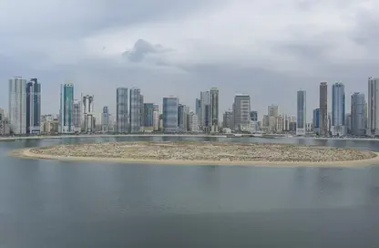 شقة - 3 غرف نوم - 4 حمامات للبيع في الخان - الشارقة