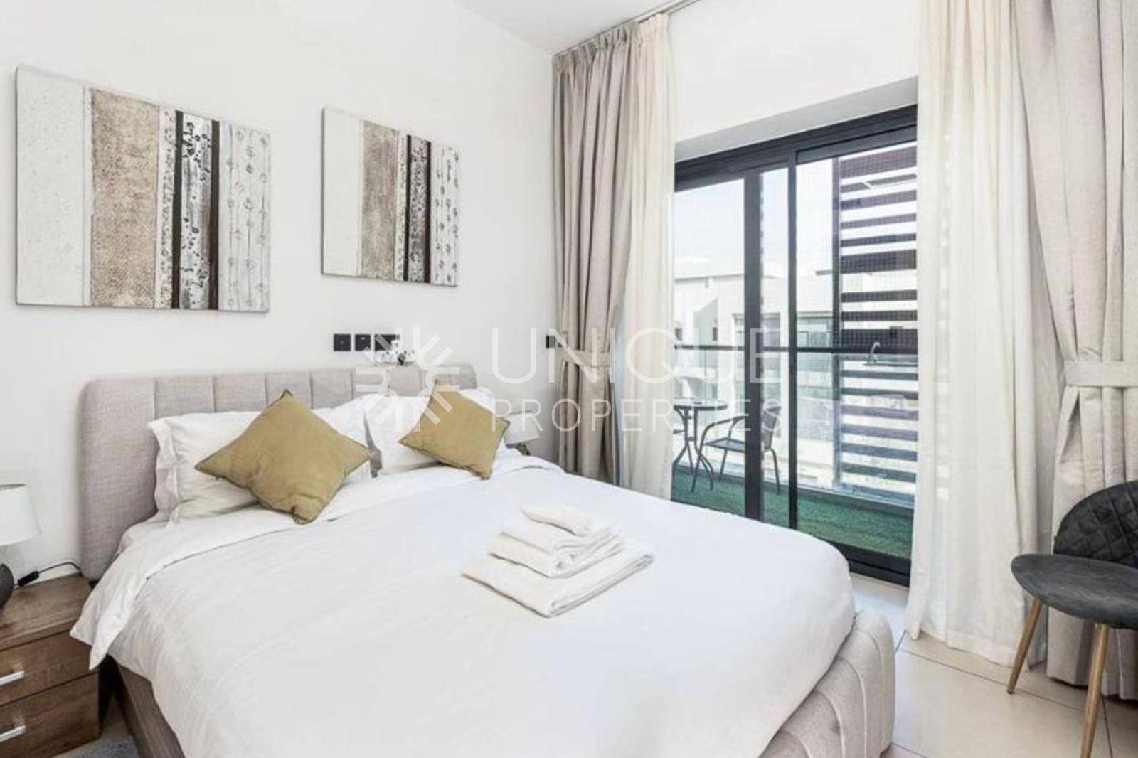 Fully Furnished 1BR Apartment Plus Study | Rented