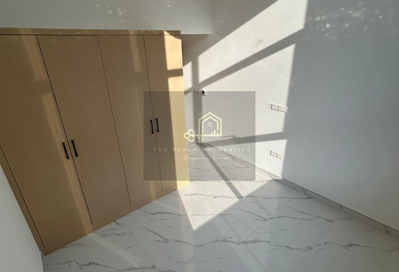 Spacious 6BR Villa in Jumeirah 1 with Maids Room photo 20