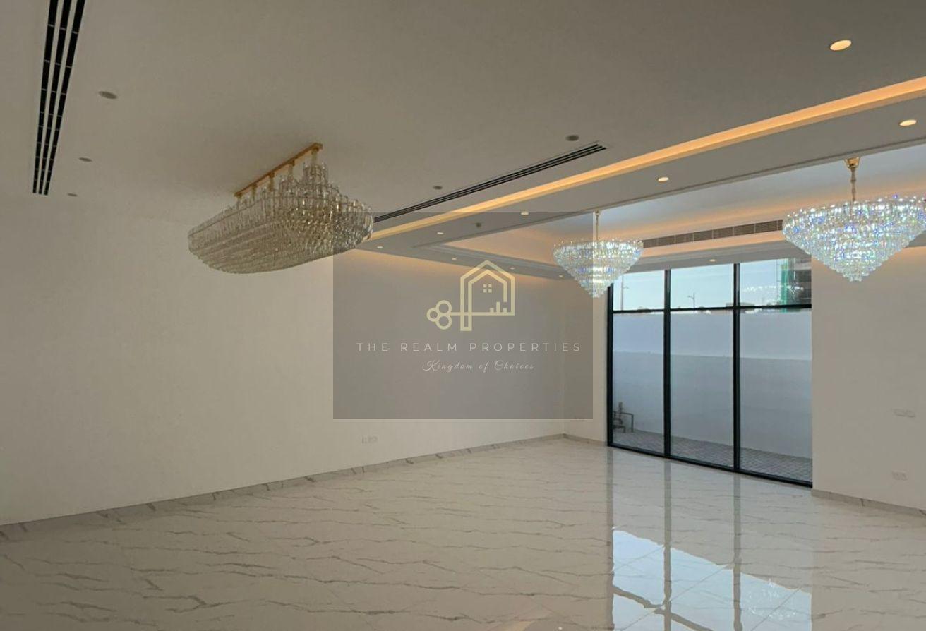 Spacious 6BR Villa in Jumeirah 1 with Maids Room photo 3