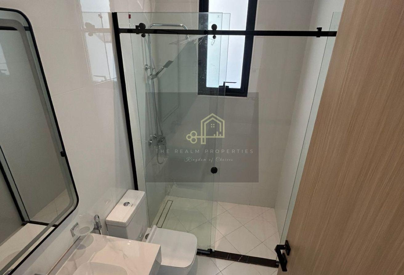 Spacious 6BR Villa in Jumeirah 1 with Maids Room photo 10