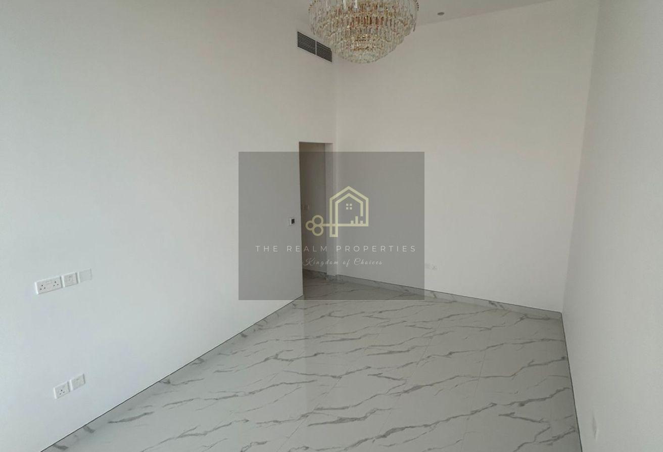 Spacious 6BR Villa in Jumeirah 1 with Maids Room photo 25