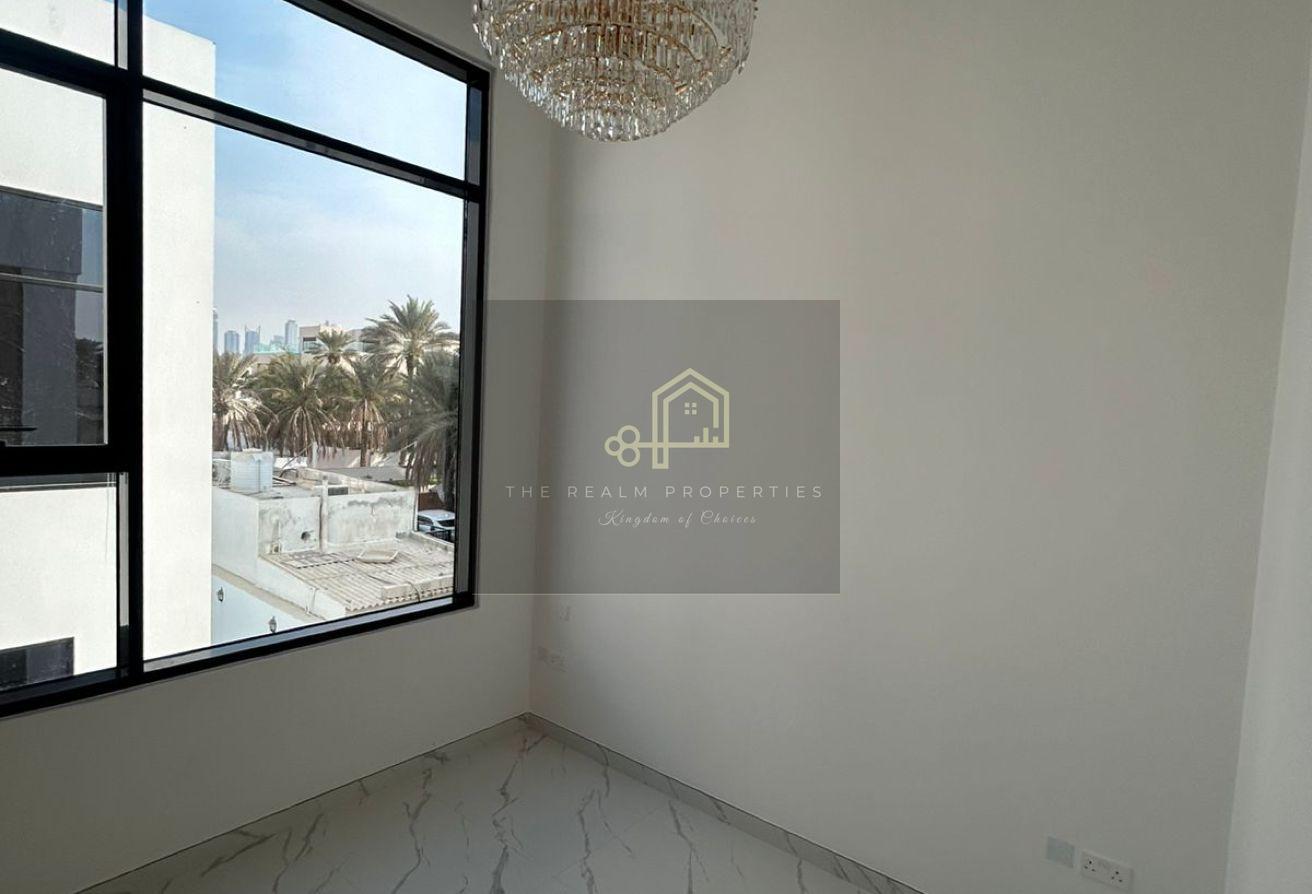 Spacious 6BR Villa in Jumeirah 1 with Maids Room photo 17