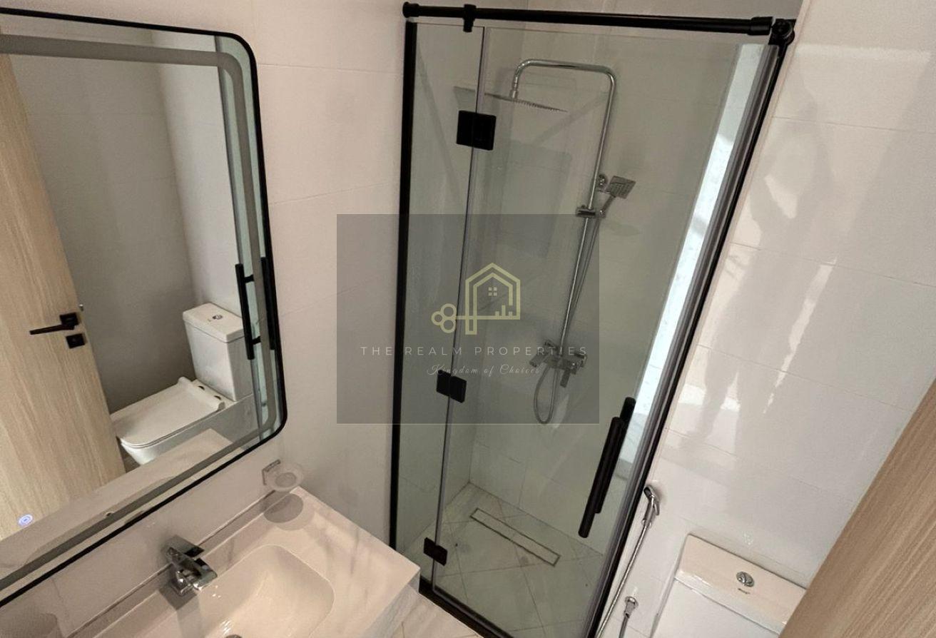Spacious 6BR Villa in Jumeirah 1 with Maids Room photo 23