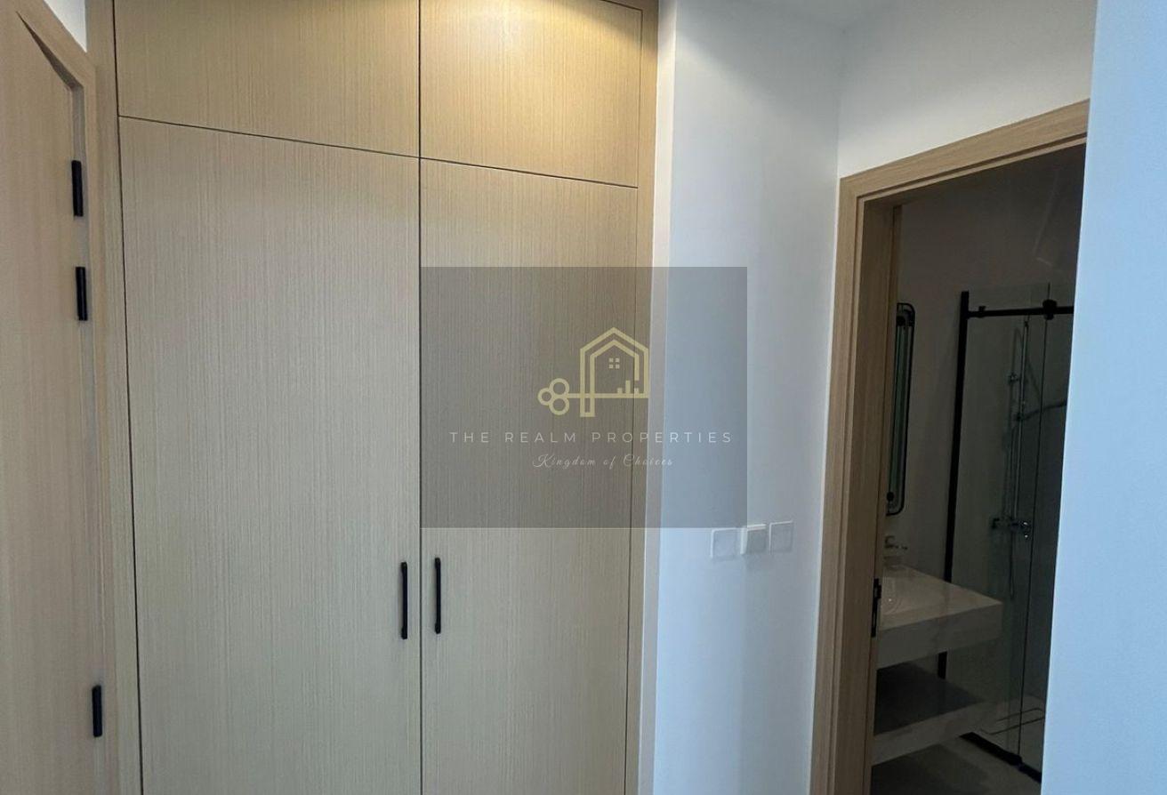 Spacious 6BR Villa in Jumeirah 1 with Maids Room photo 18