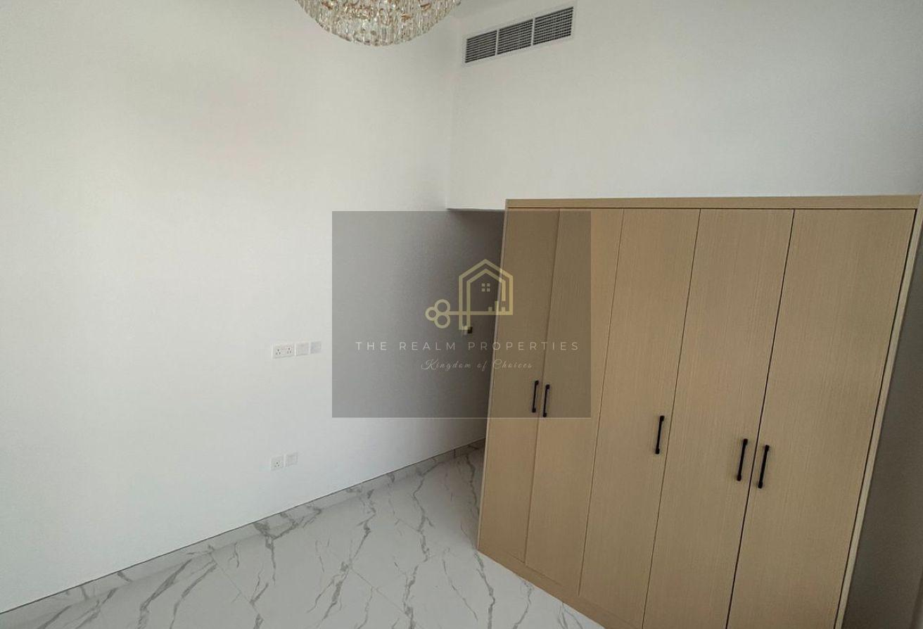 Spacious 6BR Villa in Jumeirah 1 with Maids Room photo 21