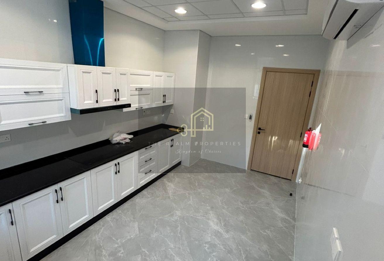 Spacious 6BR Villa in Jumeirah 1 with Maids Room photo 6