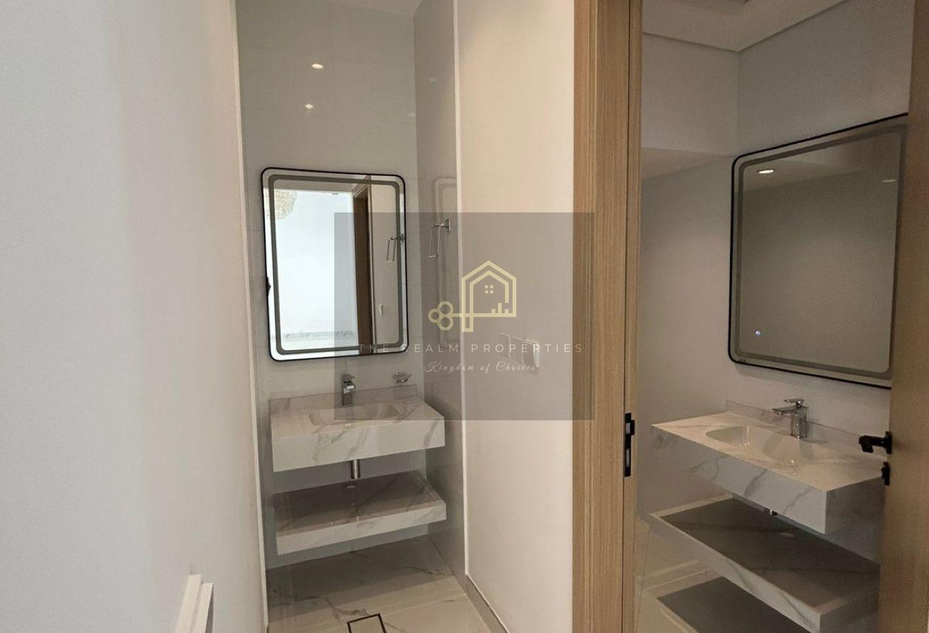 Spacious 6BR Villa in Jumeirah 1 with Maids Room photo 14