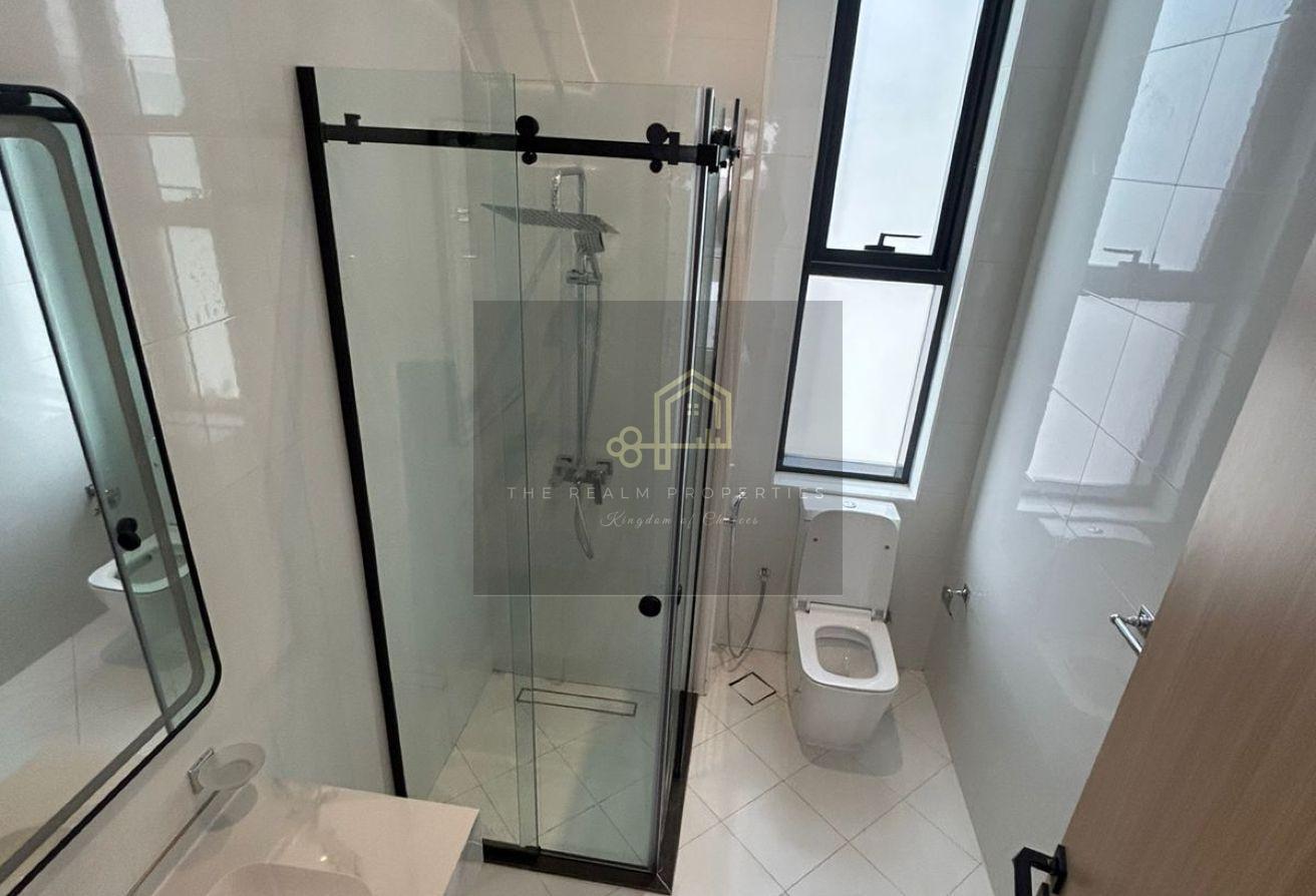 Spacious 6BR Villa in Jumeirah 1 with Maids Room photo 28