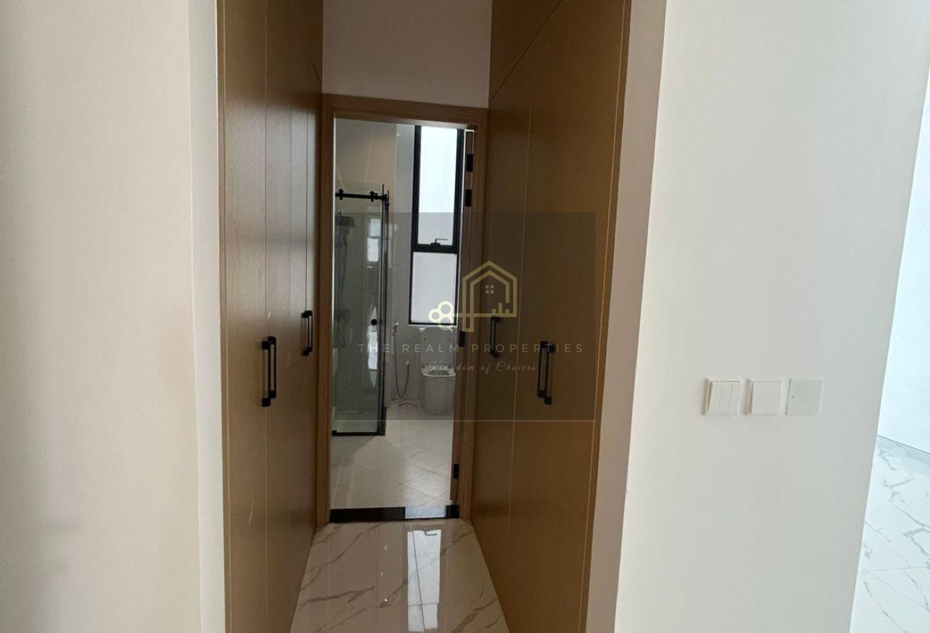 Spacious 6BR Villa in Jumeirah 1 with Maids Room photo 27