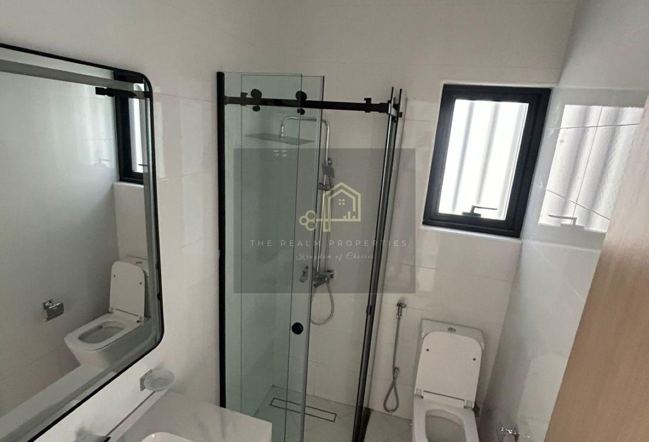 Spacious 6BR Villa in Jumeirah 1 with Maids Room photo 19
