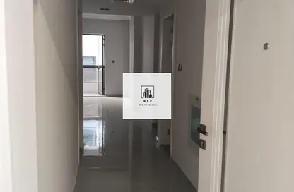 شقة - 2 غرف نوم - 3 حمامات للايجار في مجمع مويلح - تجارية مويلح - الشارقة شقة - 2 غرف نوم - 3 حمامات للايجار في مجمع مويلح - تجارية مويلح - الشارقة