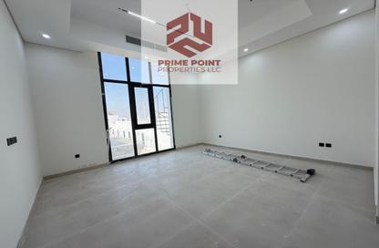 Villa - 5 Bedrooms - 6 Bathrooms for rent in Al Aweer 1 - Al Aweer - Dubai Villa - 5 Bedrooms - 6 Bathrooms for rent in Al Aweer 1 - Al Aweer - Dubai