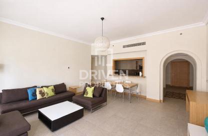 Apartment - 2 Bedrooms - 4 Bathrooms for rent in Al Das - Shoreline Apartments - Palm Jumeirah - Dubai